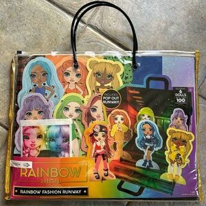 2020 Rainbow High Rainbow Fashion Runway Doll Play Set